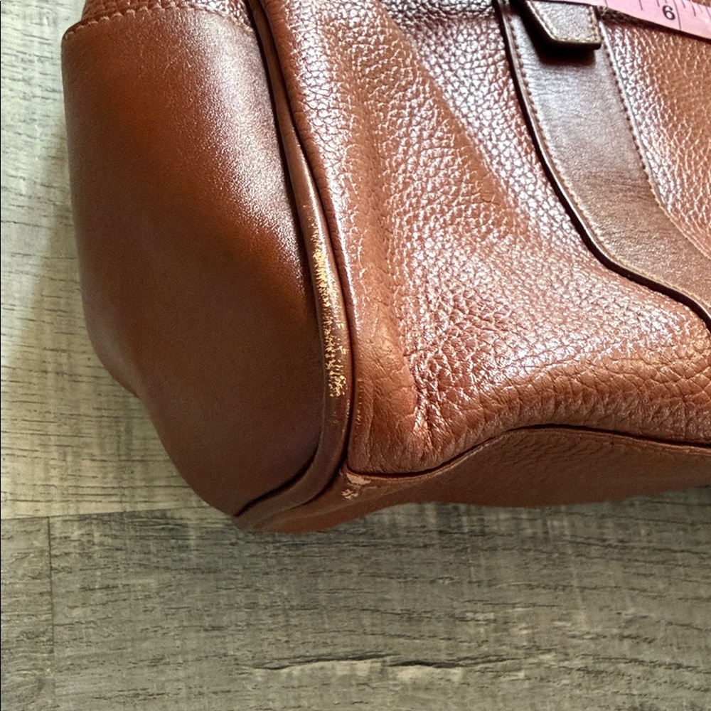 Stylish Brown Leather Tote with Gold Accents - Picture 5 of 9